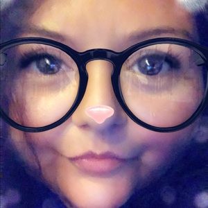 Meet your Posher, Adelina